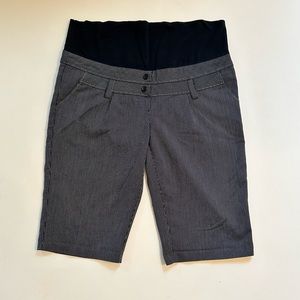 Tomorrow’s Mother Pin Stripe Bermuda Maternity Shorts Women’s size Medium